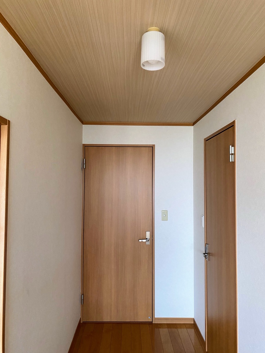 廊下のクロス張り替え