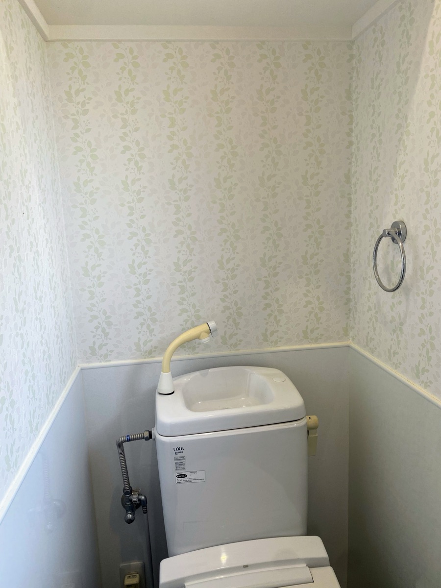 トイレのクロス張り替え